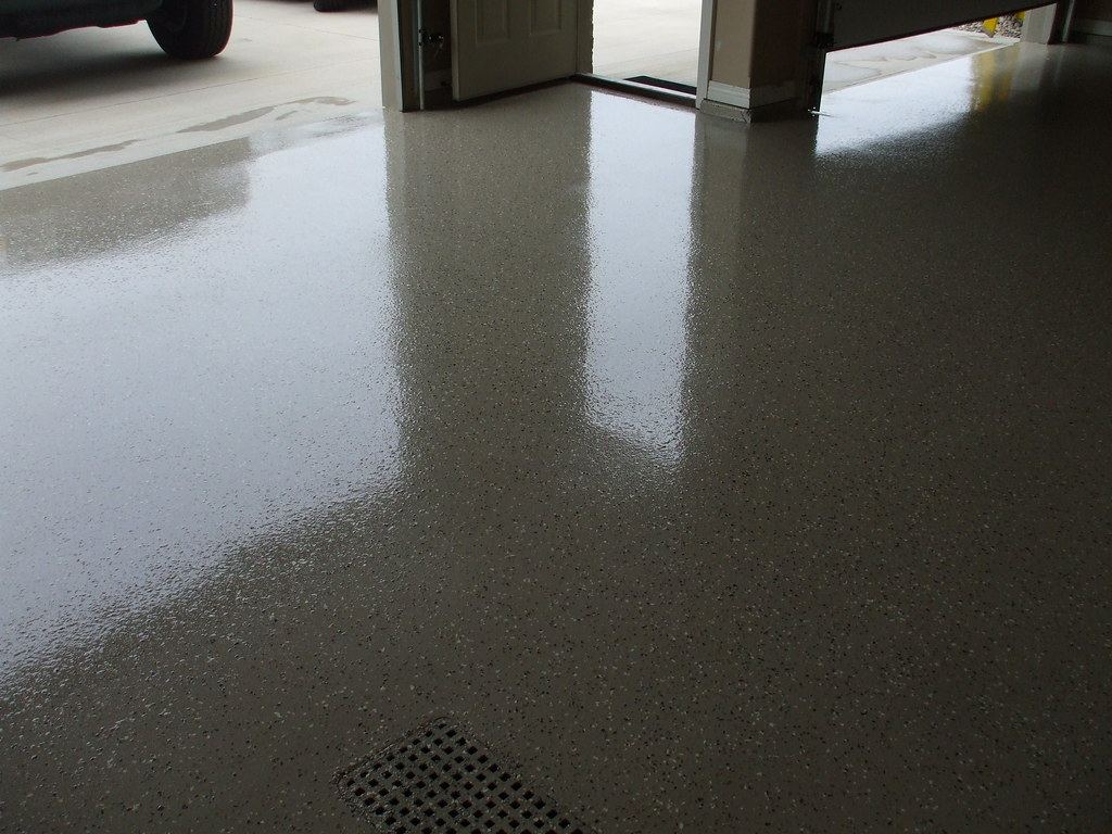 Classic flake epoxy coating inside a garage
